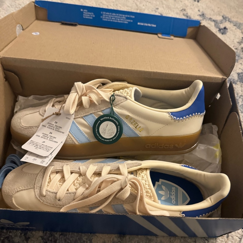 NIB Adidas Gazelle Light Blue